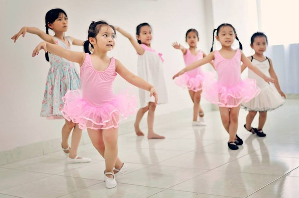 Có Nên Cho Trẻ Đi Học Năng Khiếu Sớm Có Nên Cho Trẻ Đi Học Năng Khiếu Sớm - Trường Mầm Non STEAM KIDS