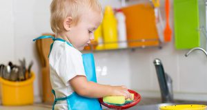 5 Cách Dạy Con Tự Lập Theo Phương Pháp Montessori - Trường Mầm Non STEAM KIDS