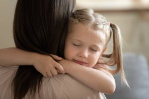 Xử Lý Trẻ Mắc Lỗi Mẹ Đừng Quên 2 Nguyên Tắc Quan Trọng Sau Để Con Không Bướng Bỉnh - Trường Mầm Non STEAM KIDS