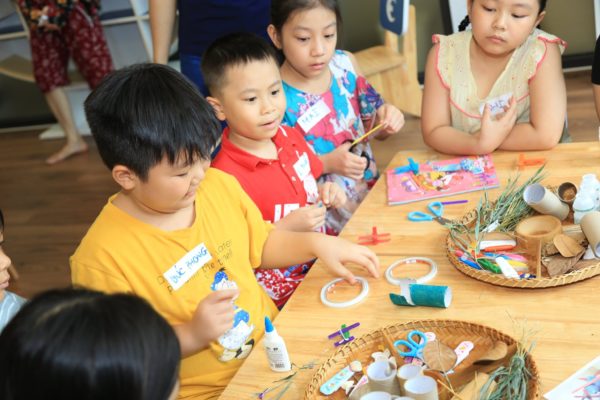 5 Hiệu Quả Tuyệt Vời Của Phương Pháp Reggio Trong Nhận Thức, Tư Duy Và Cảm Xúc Của Trẻ 5 Hiệu Quả Tuyệt Vời Của Phương Pháp Reggio Trong Nhận Thức, Tư Duy Và Cảm Xúc Của Trẻ - Trường Mầm Non STEAM KIDS