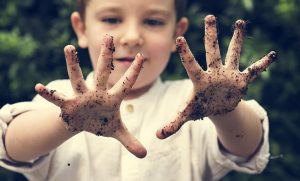 Vì Sao Những Em Bé Cần Được Thỏa Sức Bừa Bộn, Lấm Bẩn - Trường Mầm Non STEAM KIDS