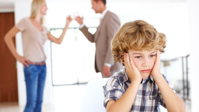 16 Dấu Hiệu Cho Thấy Cha Mẹ Đang Quá Nghiêm Khắc Với Con 16 Dấu Hiệu Cho Thấy Cha Mẹ Đang Quá Nghiêm Khắc Với Con - Trường Mầm Non STEAM KIDS