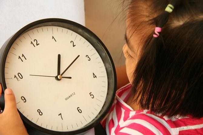 Cách Dạy Con Biết Xem Đồng Hồ Cách Dạy Con Biết Xem Đồng Hồ - Trường Mầm Non STEAM KIDS