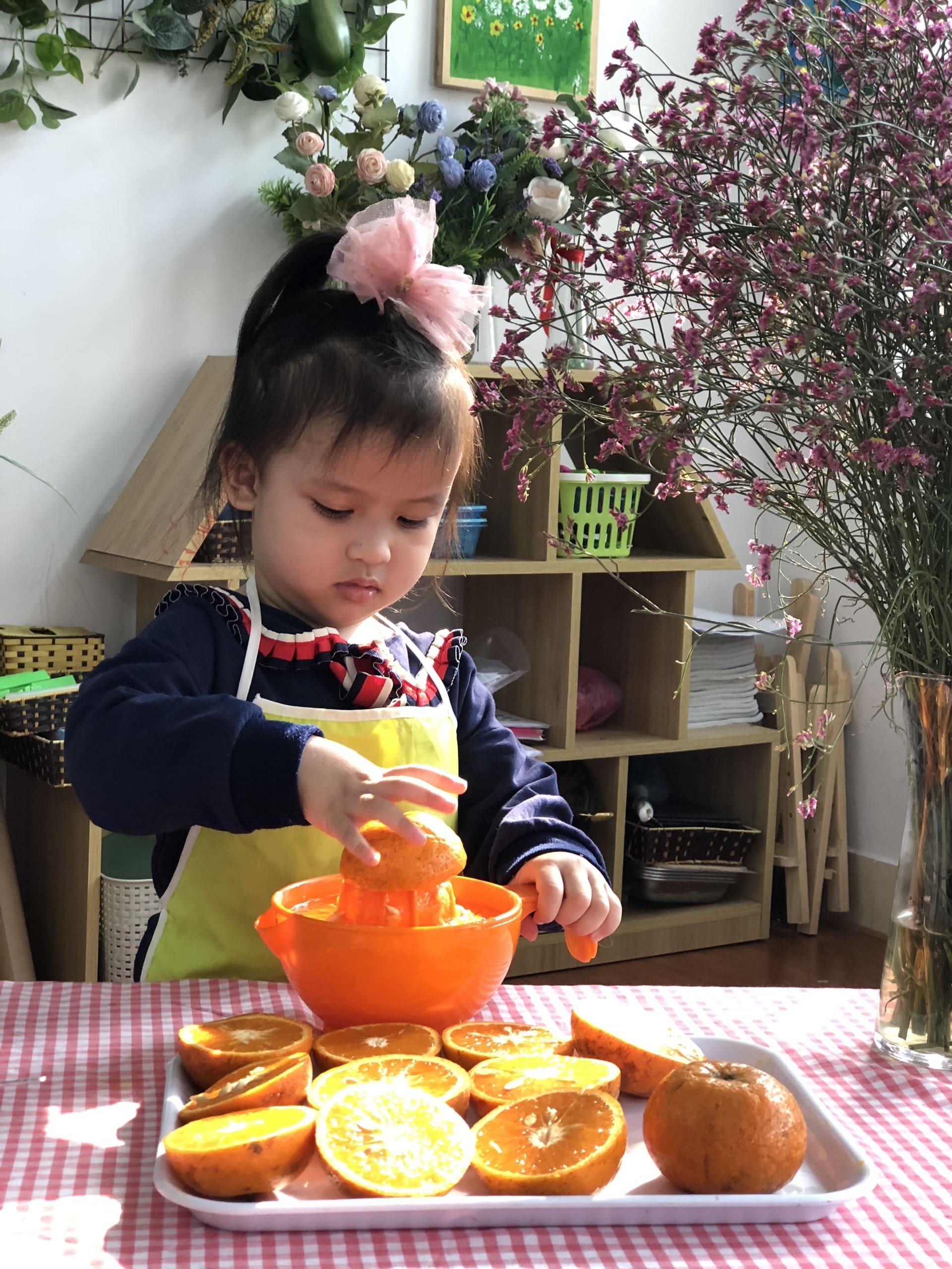 Thực Hành Cuộc Sống: Vắt Nước Cam Lớp Steam 4 - Trường Mầm Non STEAM KIDS