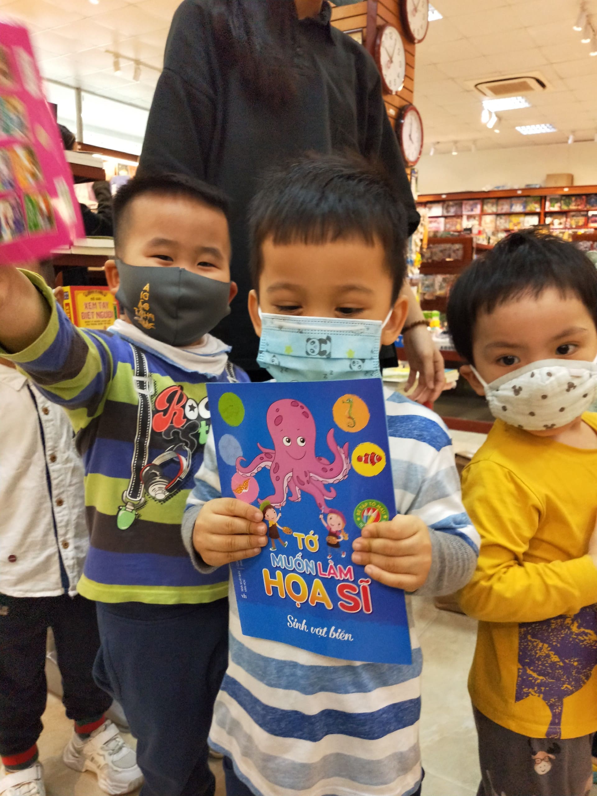 Hoạt Động Trải Nghiệm: Bé Đi Nhà Sách Của Lớp Steam 6 Hoạt Động Trải Nghiệm: Bé Đi Nhà Sách Của Lớp Steam 6 - Trường Mầm Non STEAM KIDS