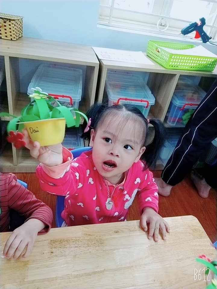 Lớp Steam 3 Làm Giỏ Hoa Tặng Bà Và Mẹ Nhân Ngày 8/3 - Trường Mầm Non STEAM KIDS