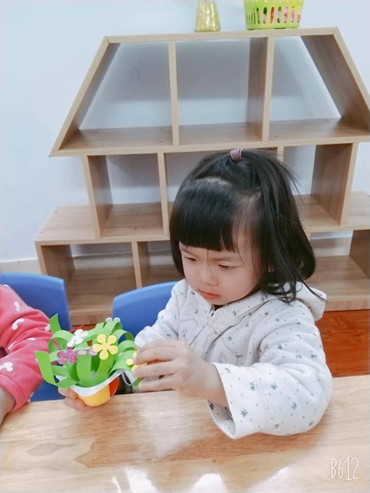 Lớp Steam 3 Làm Giỏ Hoa Tặng Bà Và Mẹ Nhân Ngày 8/3 - Trường Mầm Non STEAM KIDS