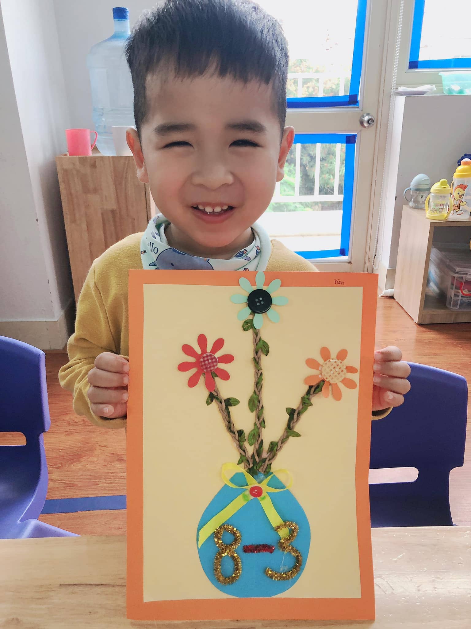 Lớp Steam 4 Làm Thiệp Tặng Bà Và Mẹ - Trường Mầm Non STEAM KIDS