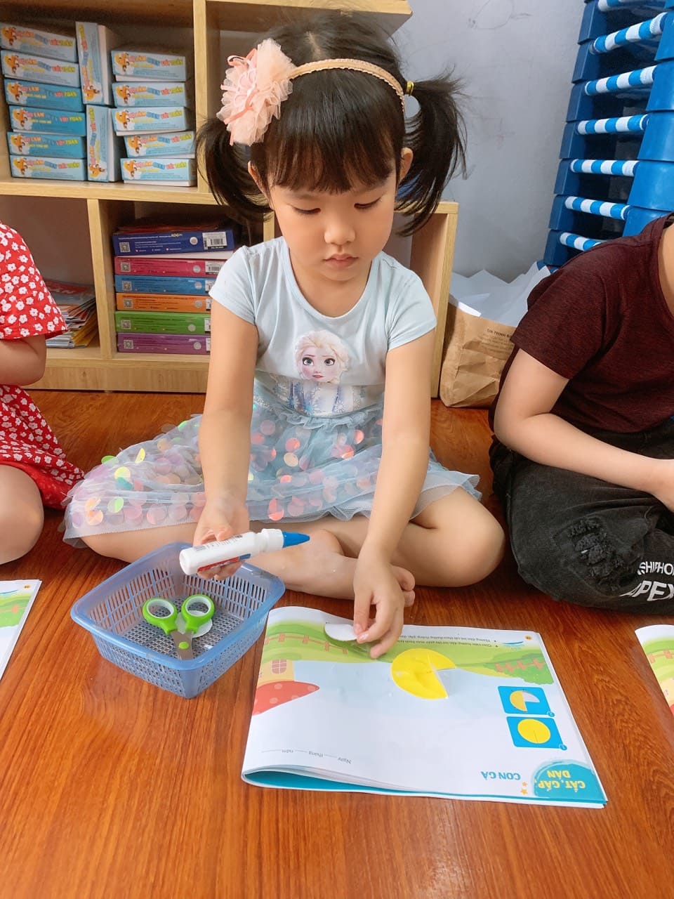 Hoạt Động Tạo Hình: "Cắt, Dán, Gấp Con Gà" Lớp Steam 2 - Trường Mầm Non STEAM KIDS