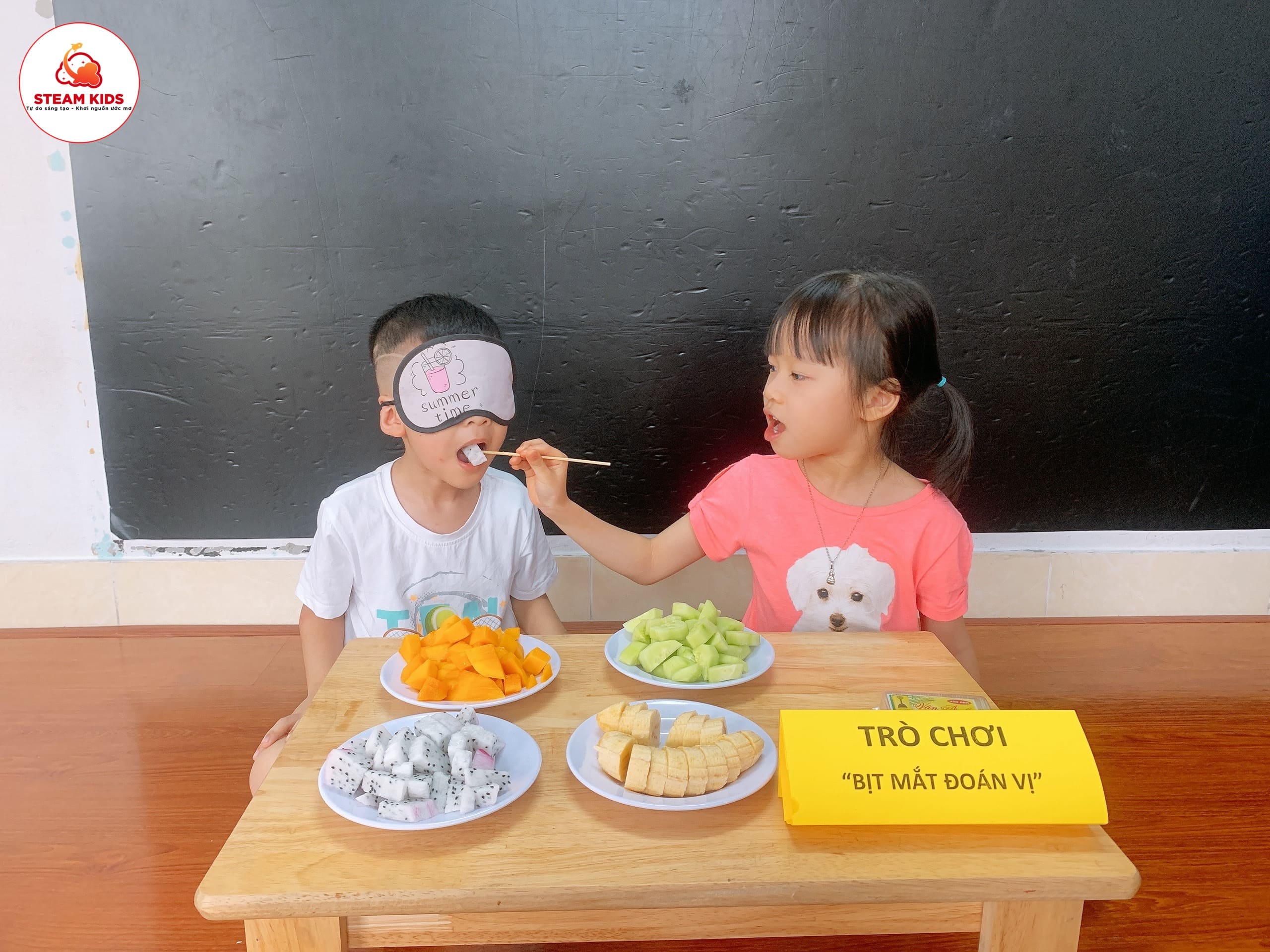 Trò Chơi: Bịt Mắt Đoán Vị Lớp Steam 2 - Trường Mầm Non STEAM KIDS