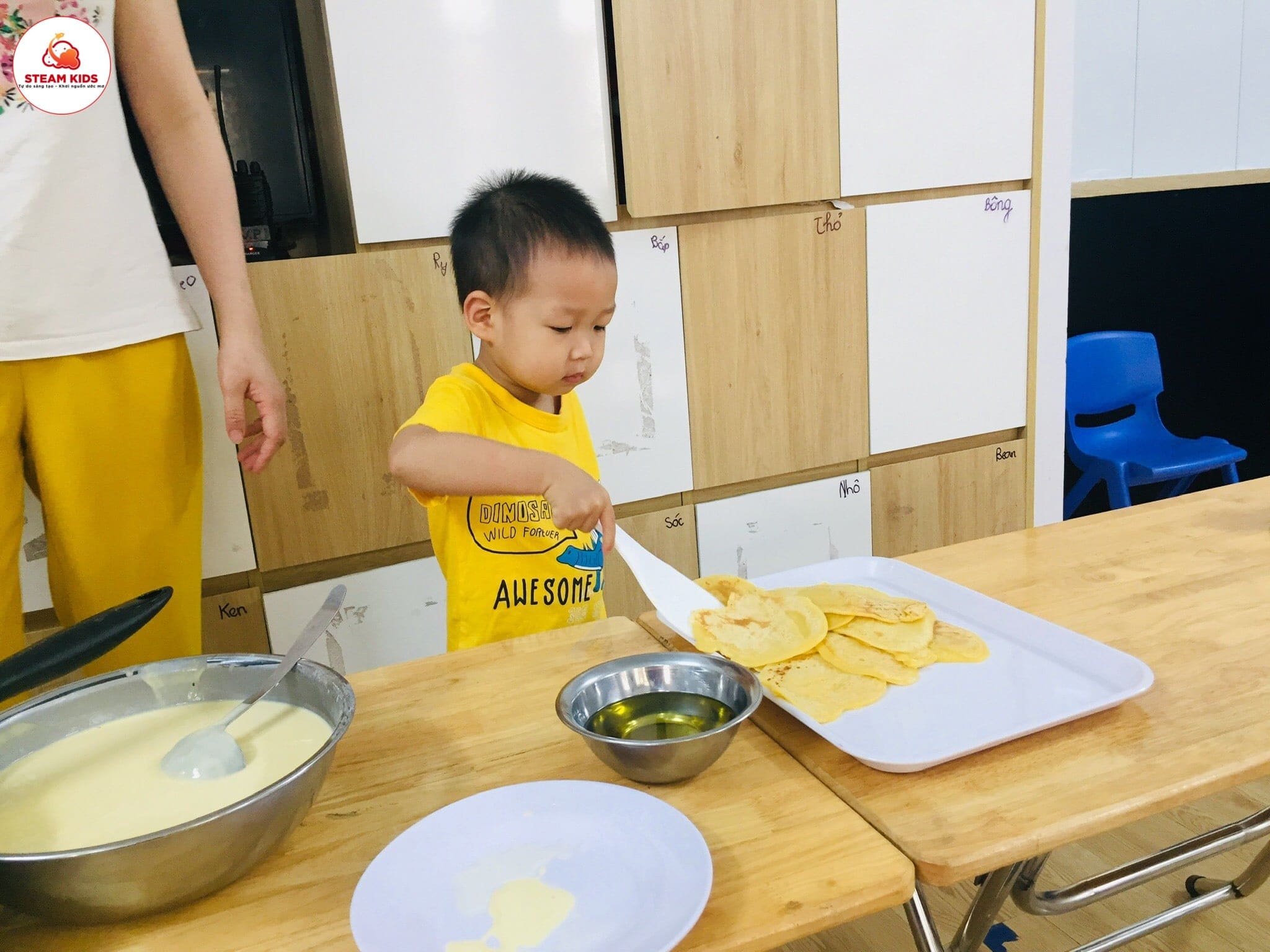 Hoạt Động Rán Bánh Lớp Steam 5 - Trường Mầm Non STEAM KIDS