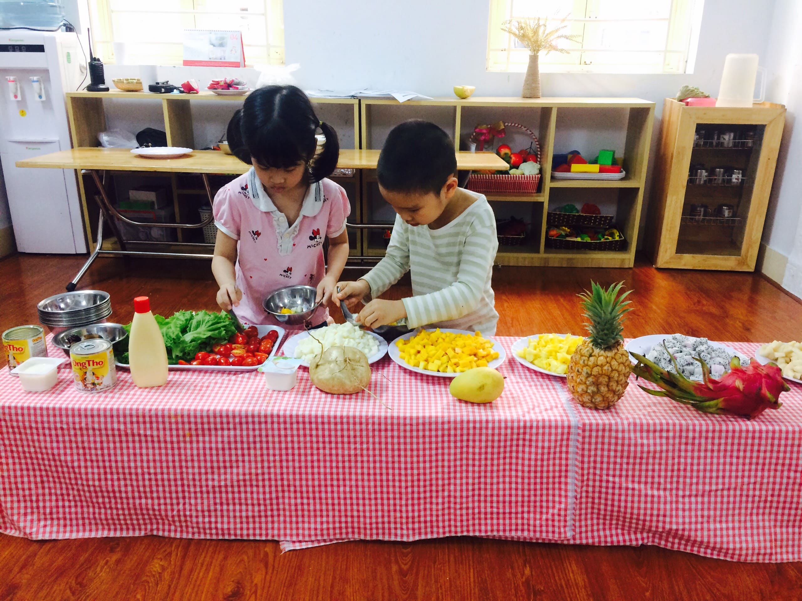 Cooking: Làm Salad Hoa Quả Lớp Steam 1 - Trường Mầm Non STEAM KIDS