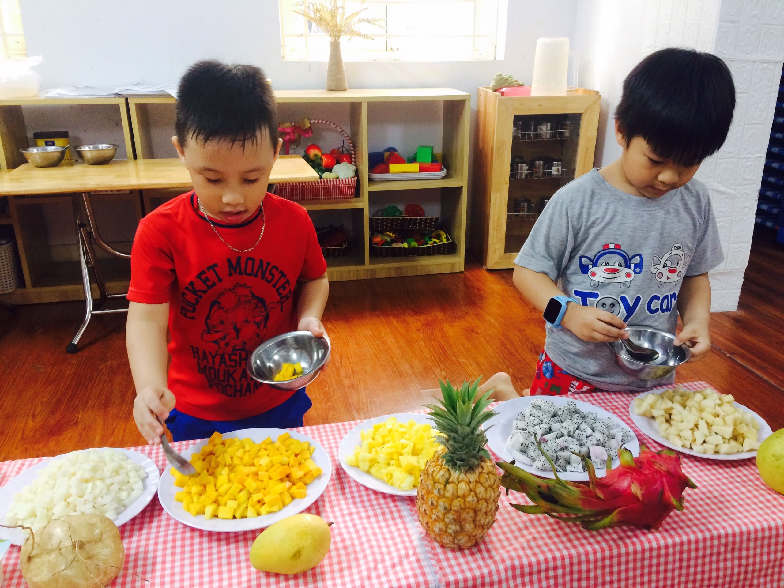 Cooking: Làm Salad Hoa Quả Lớp Steam 1 - Trường Mầm Non STEAM KIDS