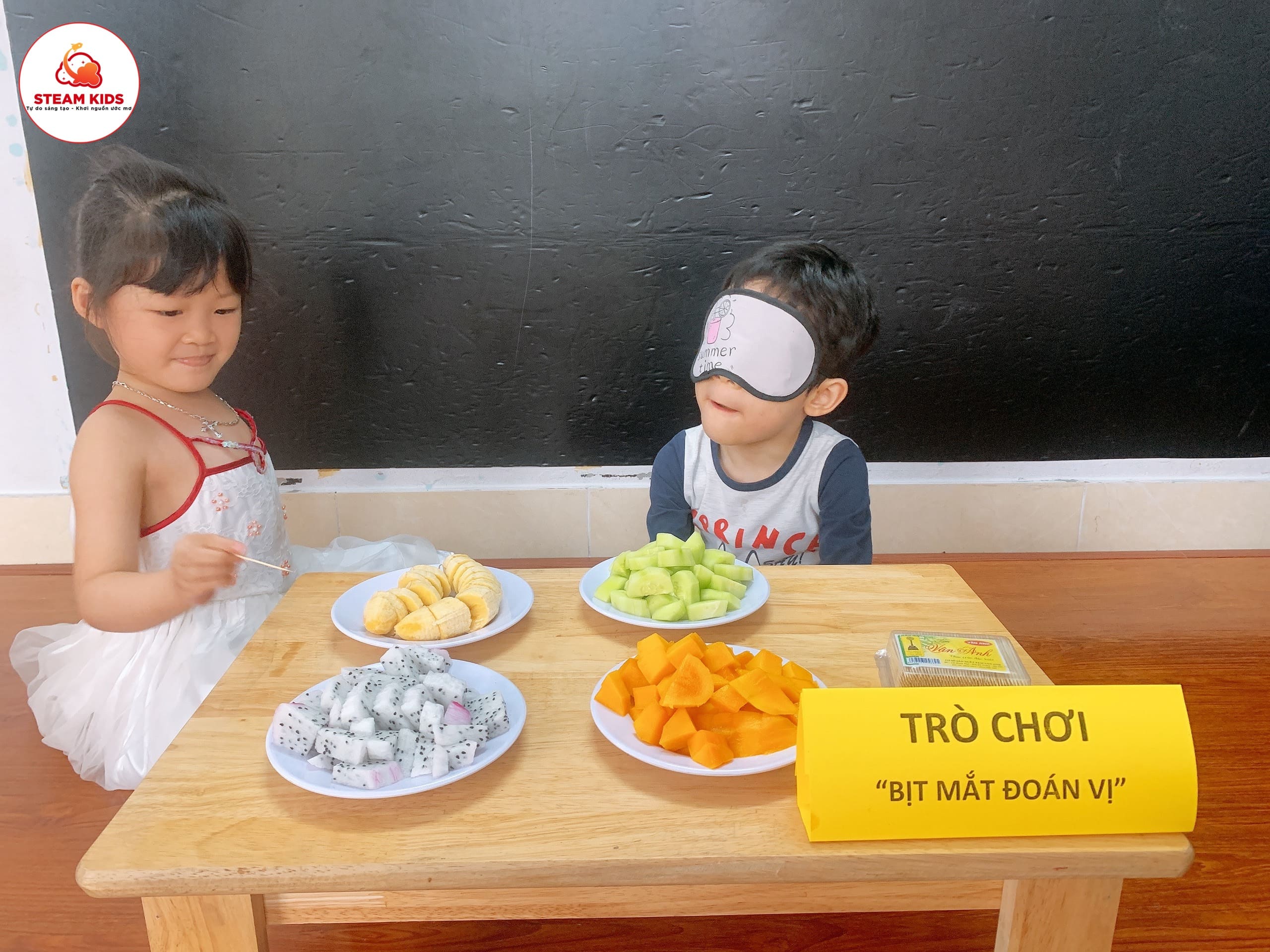 Trò Chơi: Bịt Mắt Đoán Vị Lớp Steam 2 - Trường Mầm Non STEAM KIDS