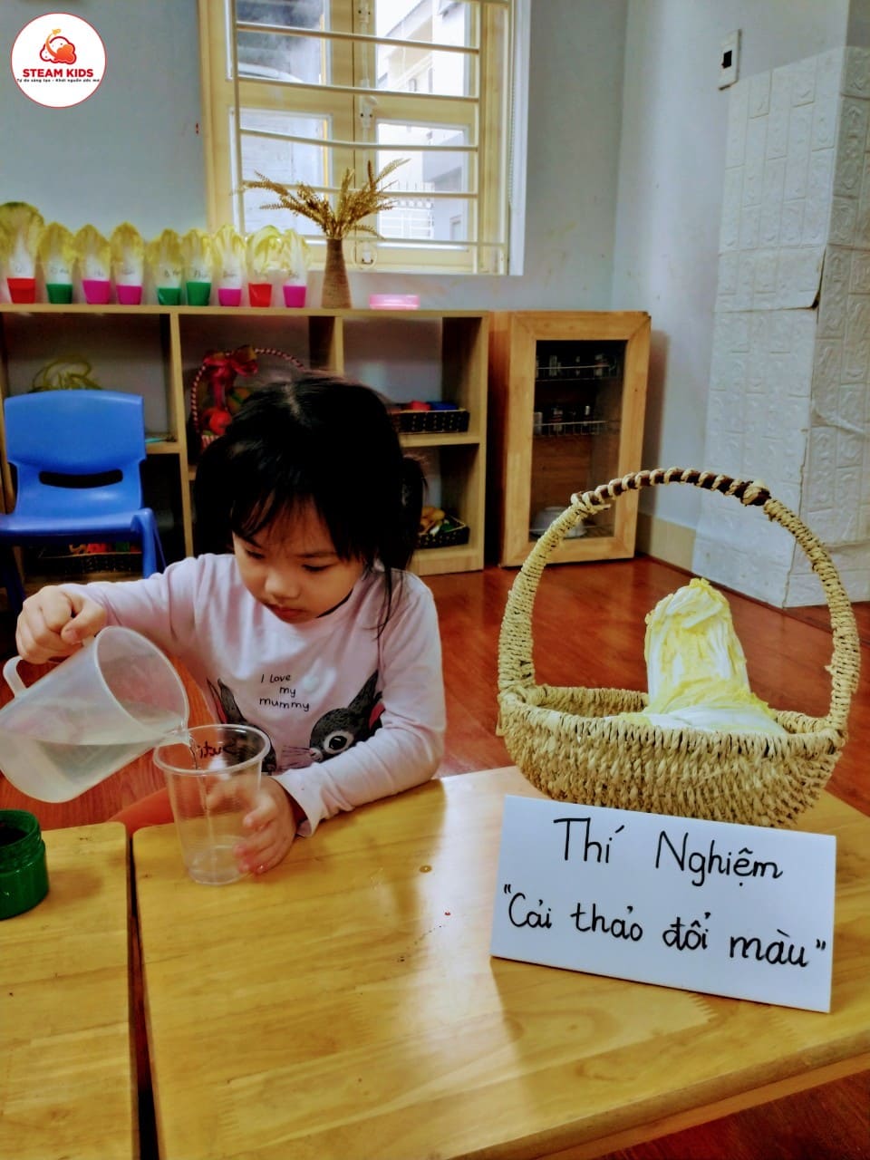 Thí Nghiệm: Cải Thảo Đổi Màu Lớp Steam 1 Thí Nghiệm: Cải Thảo Đổi Màu Lớp Steam 1 - Trường Mầm Non STEAM KIDS