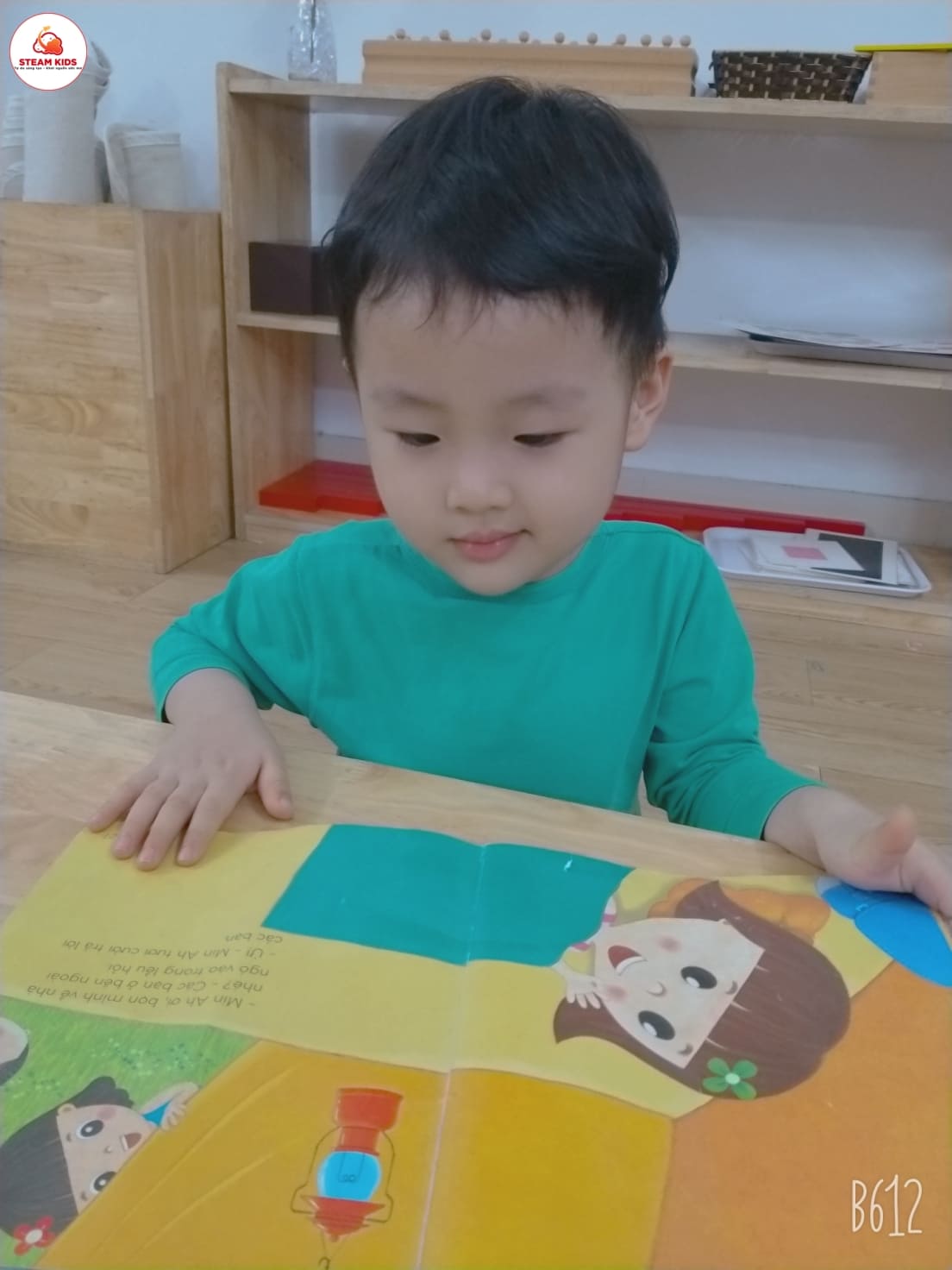 Tiết Học Cách Giở Sách Của Lớp Steam 3 - Trường Mầm Non STEAM KIDS