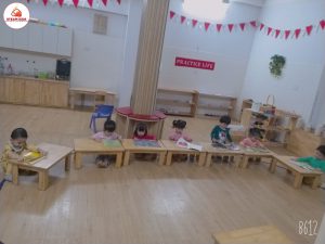 Tiết Học Cách Giở Sách Của Lớp Steam 3 - Trường Mầm Non STEAM KIDS