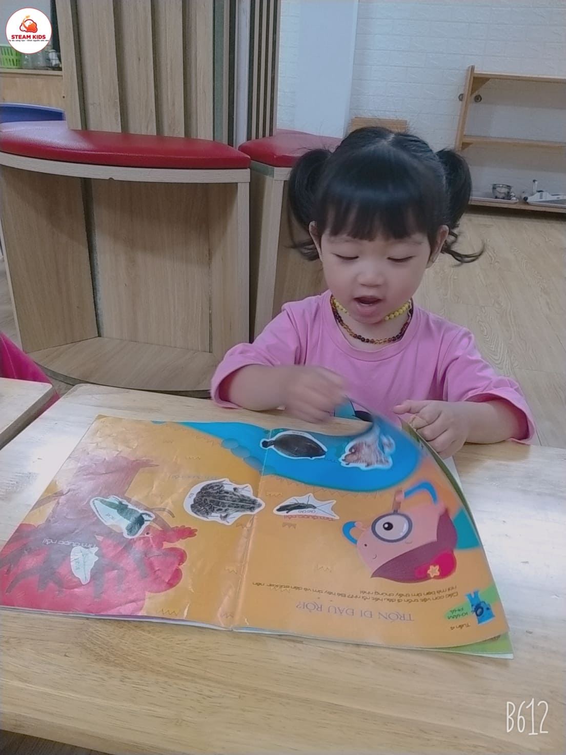 Tiết Học Cách Giở Sách Của Lớp Steam 3 - Trường Mầm Non STEAM KIDS