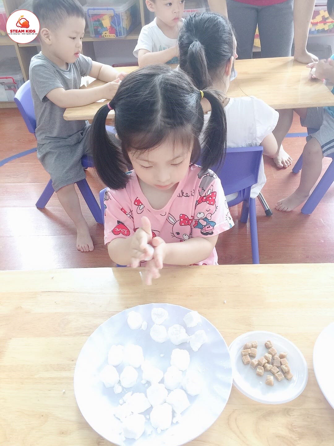 Hoạt Động Làm Bánh Trôi, Bánh Chay Ngày Tết Hàn Thực Lớp Steam 4 - Trường Mầm Non STEAM KIDS