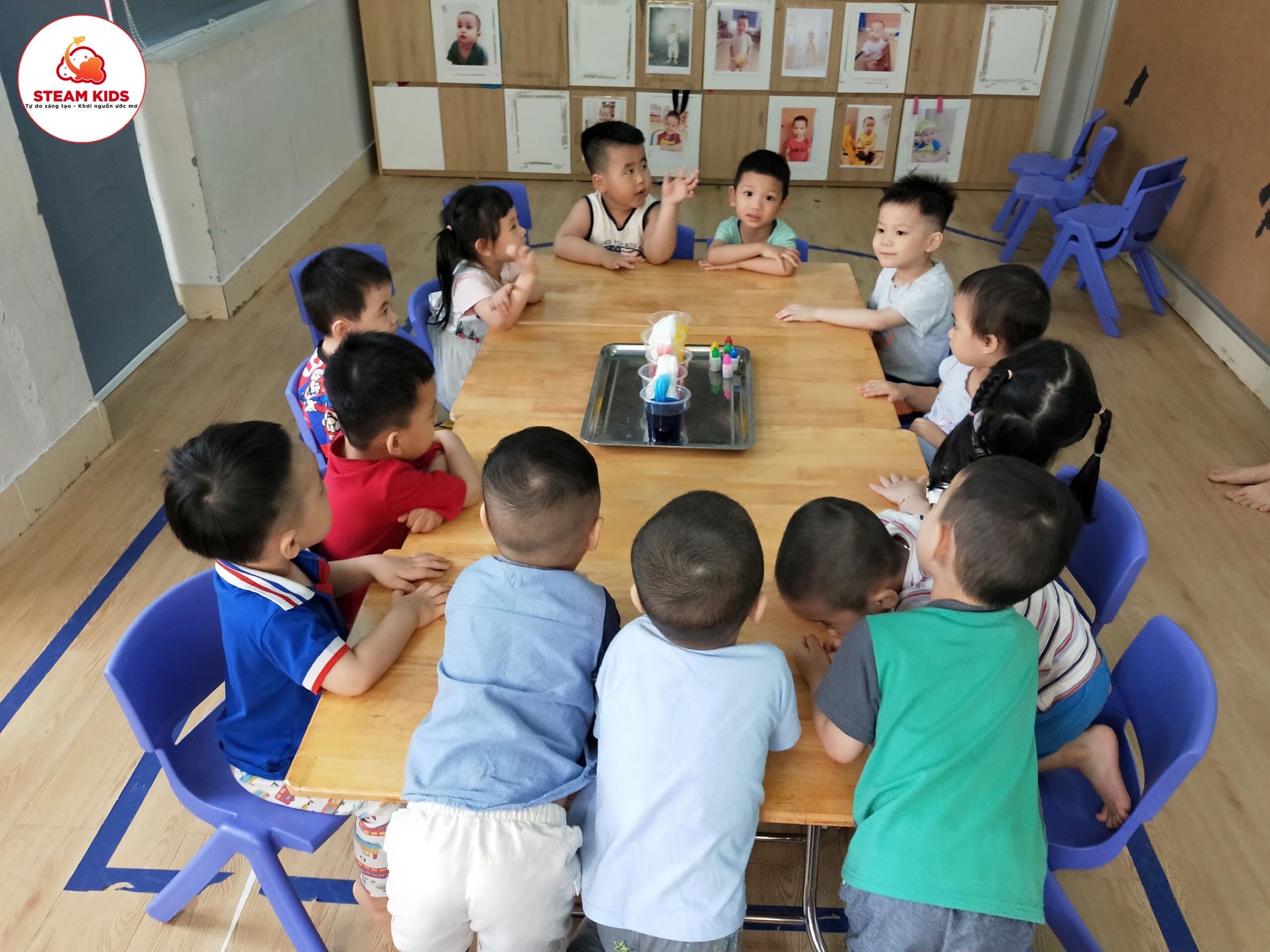 Thí Nghiệm: Sự Thấm Hút Của Giấy Lớp Steam 6 - Trường Mầm Non STEAM KIDS