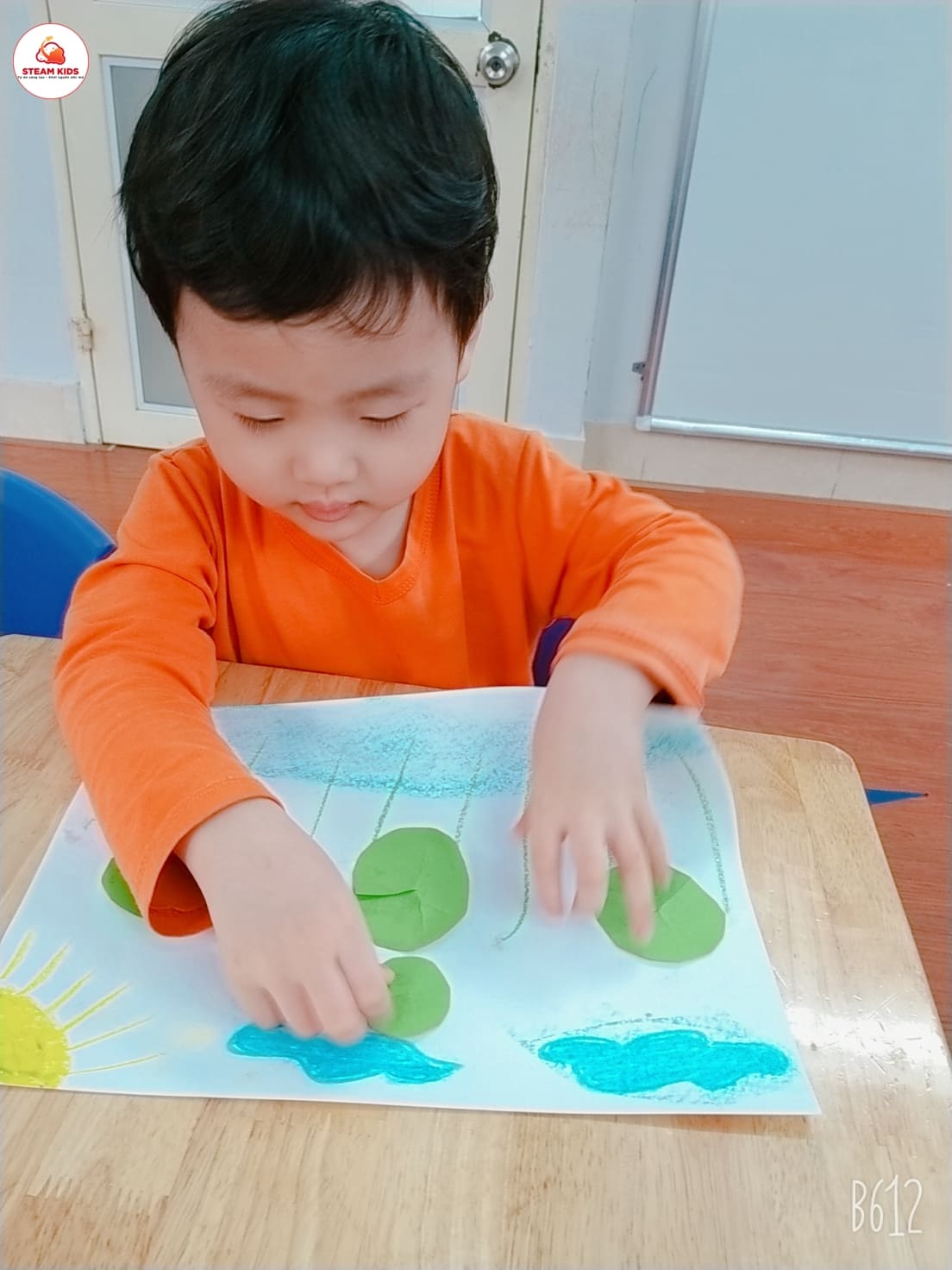 Tiết Học Dán, Tạo Hình Lá Sen Của Lớp Steam 3 - Trường Mầm Non STEAM KIDS