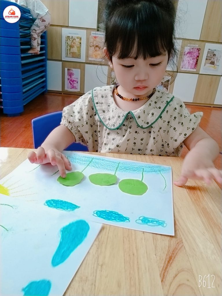 Tiết Học Dán, Tạo Hình Lá Sen Của Lớp Steam 3 - Trường Mầm Non STEAM KIDS