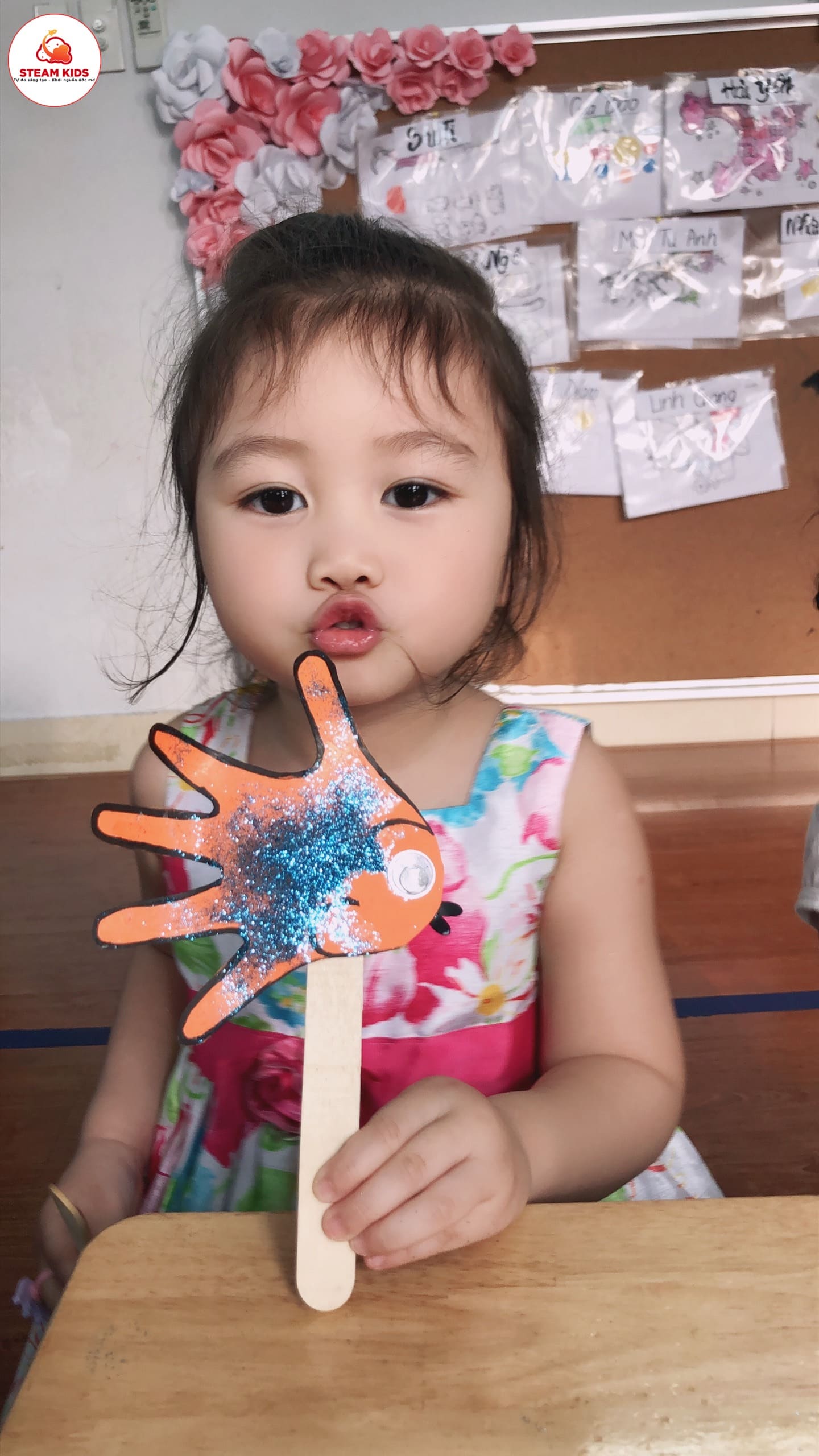 Tạo Hình Con Cá Từ Đôi Bàn Tay Xinh Lớp Steam 4 - Trường Mầm Non STEAM KIDS