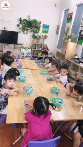 Tạo Hình Con Cá Từ Đôi Bàn Tay Xinh Lớp Steam 4 - Trường Mầm Non STEAM KIDS