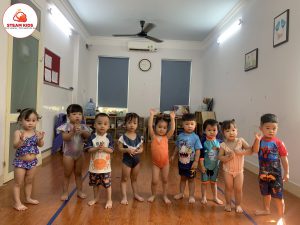 Hoạt Động Bơi Lớp Steam3 - Trường Mầm Non STEAM KIDS