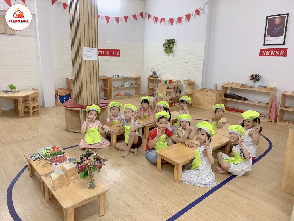 Ẩm Thực Món Bánh Mỳ Kẹp Pate - Trường Mầm Non STEAM KIDS