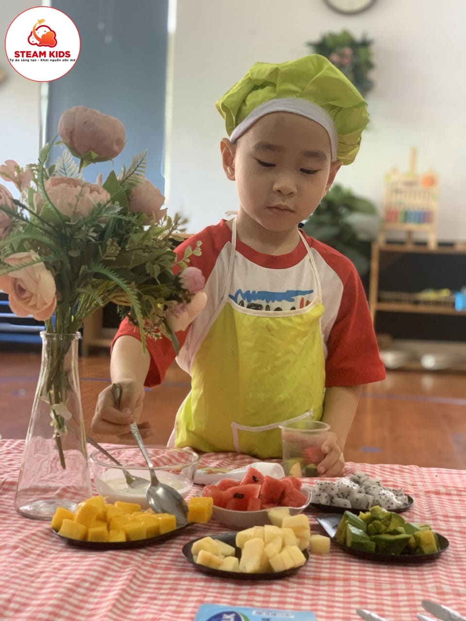 Món Sữa Chua Hoa Quả Bổ Dưỡng Đến Từ Lớp Steam 4 - Trường Mầm Non STEAM KIDS