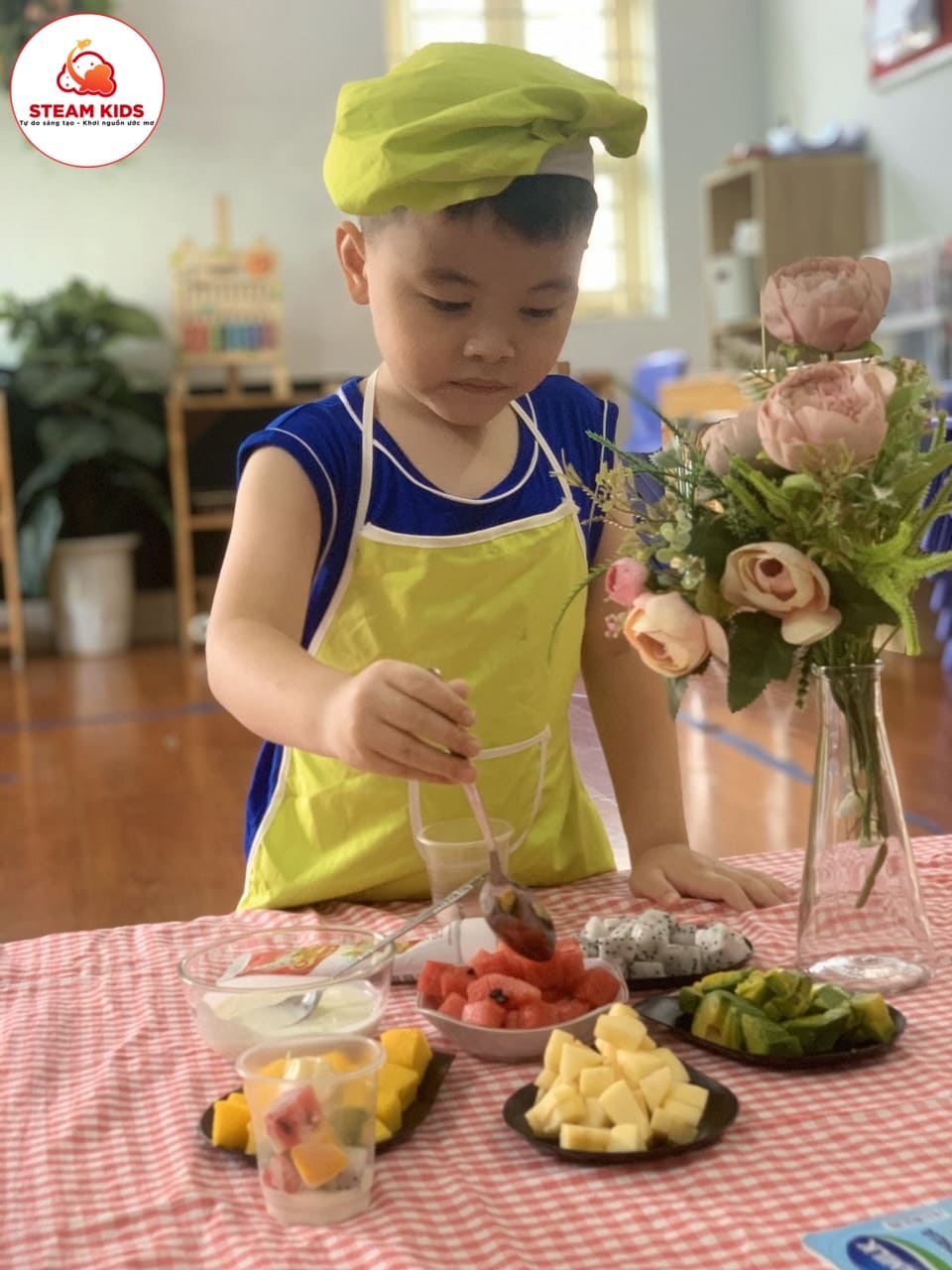 Món Sữa Chua Hoa Quả Bổ Dưỡng Đến Từ Lớp Steam 4 - Trường Mầm Non STEAM KIDS