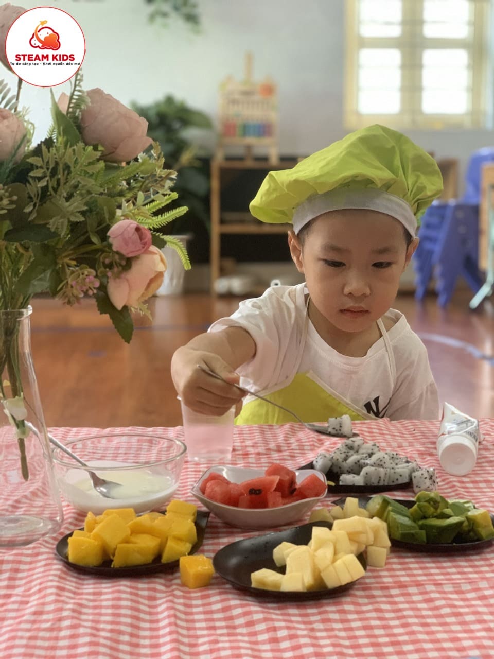 Món Sữa Chua Hoa Quả Bổ Dưỡng Đến Từ Lớp Steam 4 - Trường Mầm Non STEAM KIDS