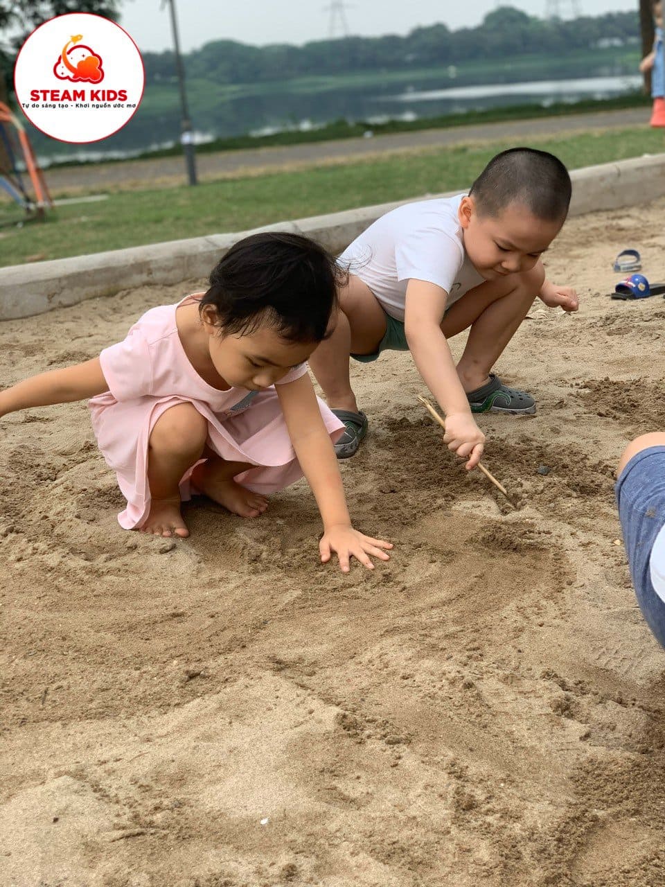 Hoạt Động Dã Ngoại Tại Công Viên Yên Sở Lớp Steam4 - Trường Mầm Non STEAM KIDS