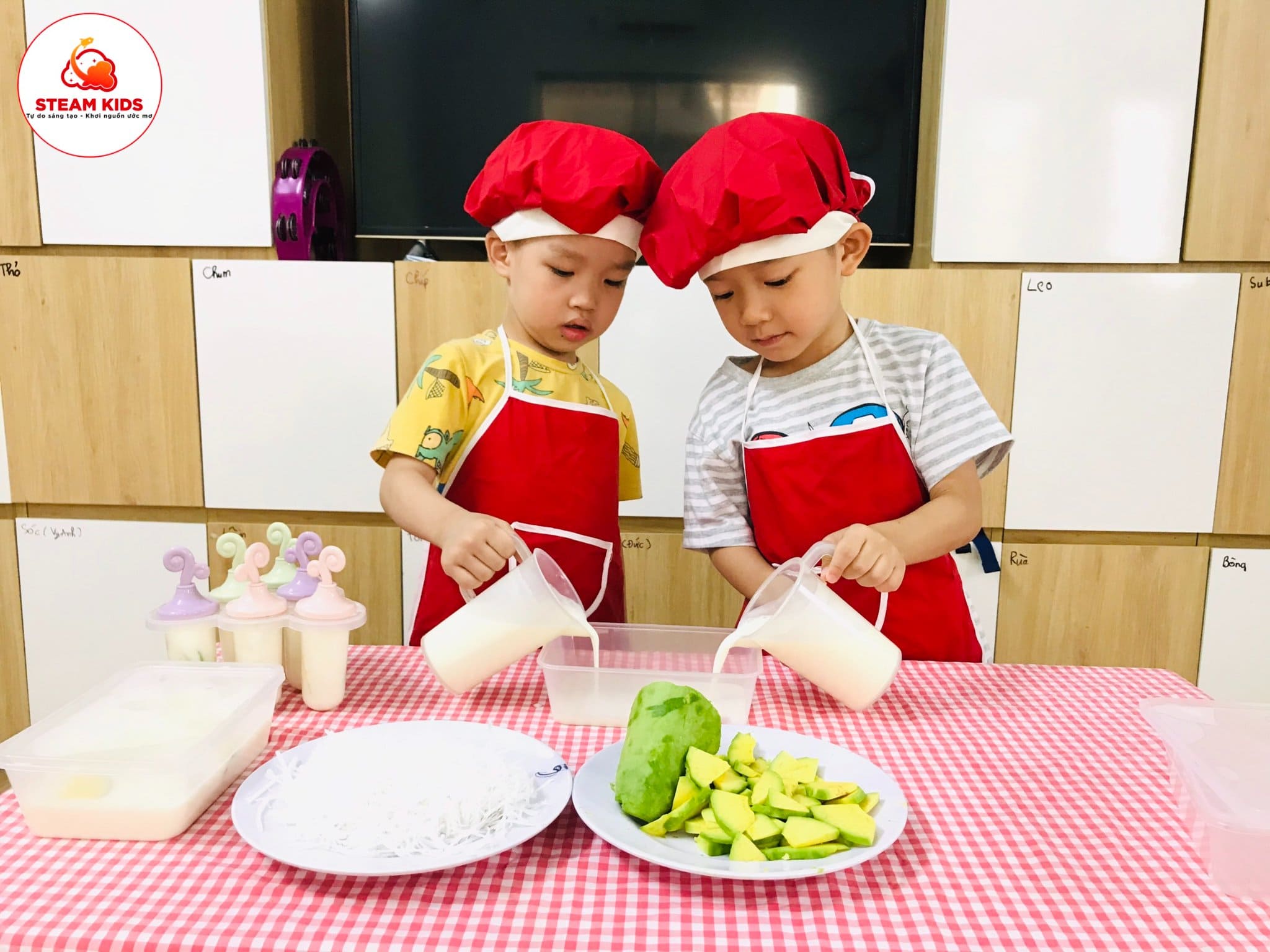 Cùng Lớp Steam 5 Trổ Tài Làm Kem Bơ - Trường Mầm Non STEAM KIDS