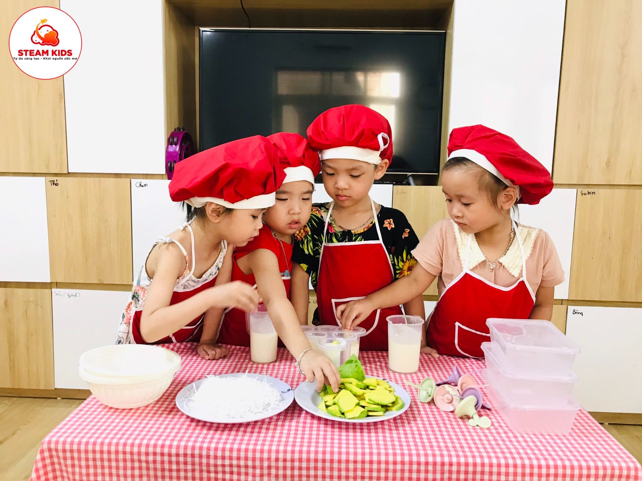 Cùng Lớp Steam 5 Trổ Tài Làm Kem Bơ - Trường Mầm Non STEAM KIDS