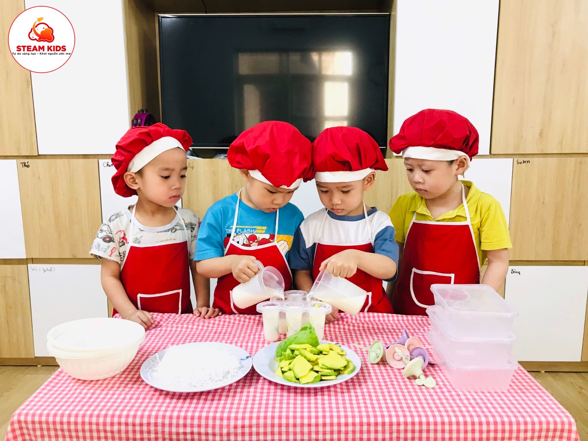 Cùng Lớp Steam 5 Trổ Tài Làm Kem Bơ - Trường Mầm Non STEAM KIDS