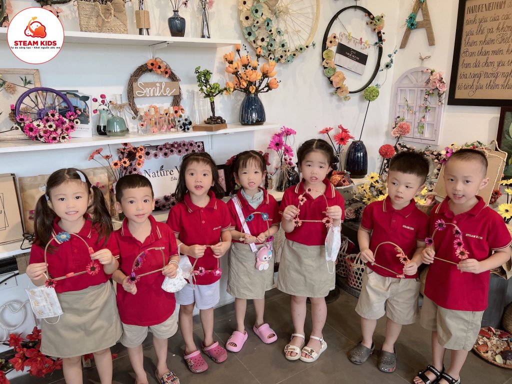 Hoạt Động Trải Nghiệm Nghệ Thuật Cỏ Hoa - Xưởng Hoa Nghệ Thuật Xavia (Nature Việt Nam) - Trường Mầm Non STEAM KIDS