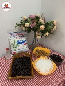 Bé làm Món Chè Đậu Đen - Trường Mầm Non STEAM KIDS