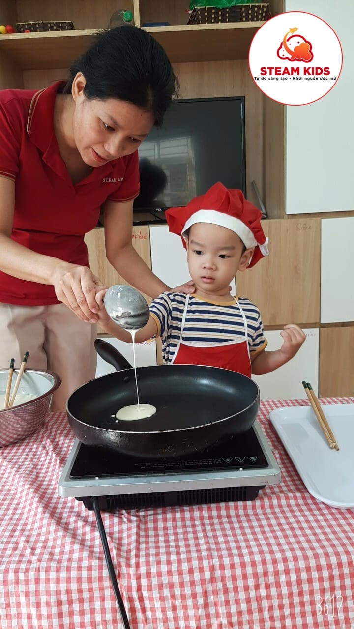 Làm Bánh Rán Doremon Cùng Với Các Bạn Lớp Steam 6 - Trường Mầm Non STEAM KIDS