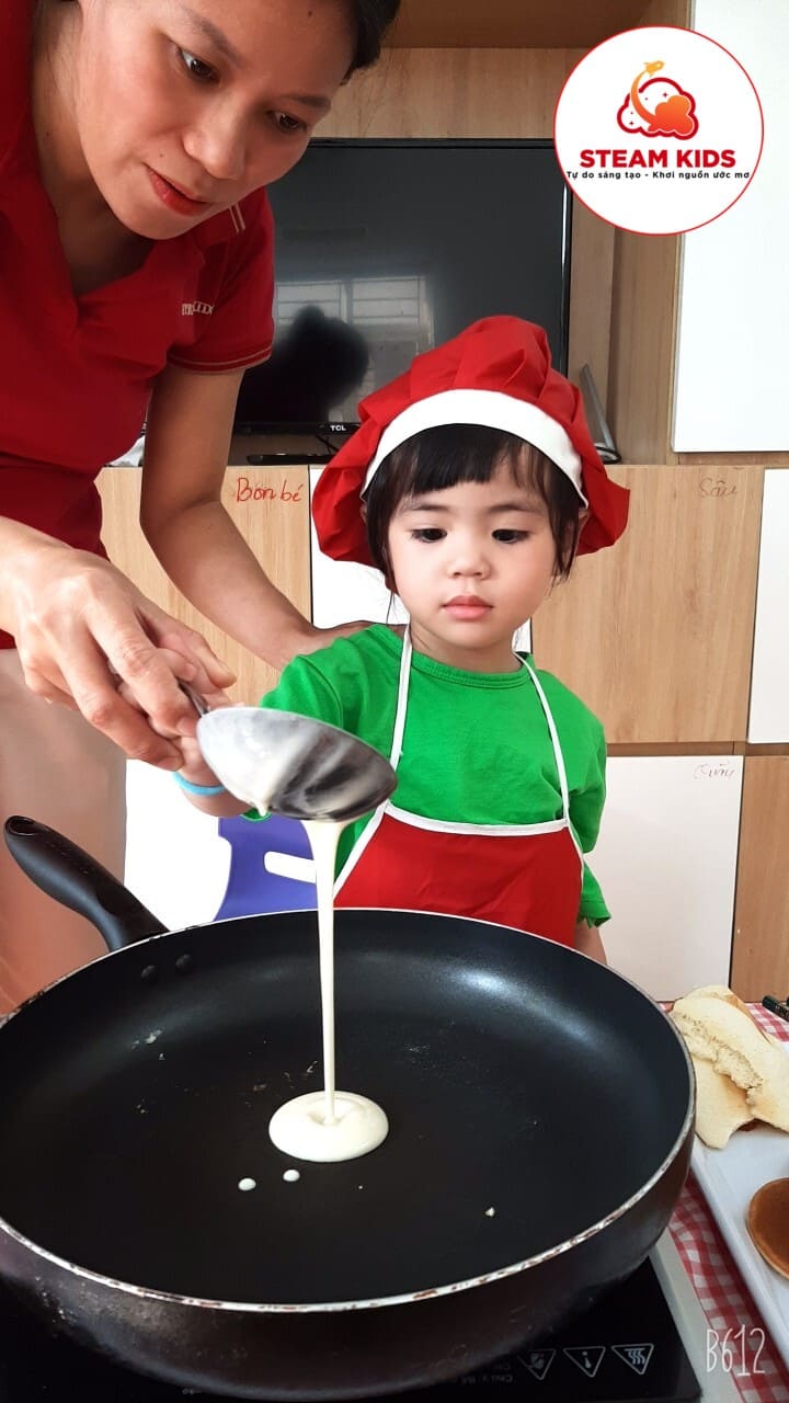 Làm Bánh Rán Doremon Cùng Với Các Bạn Lớp Steam 6 - Trường Mầm Non STEAM KIDS