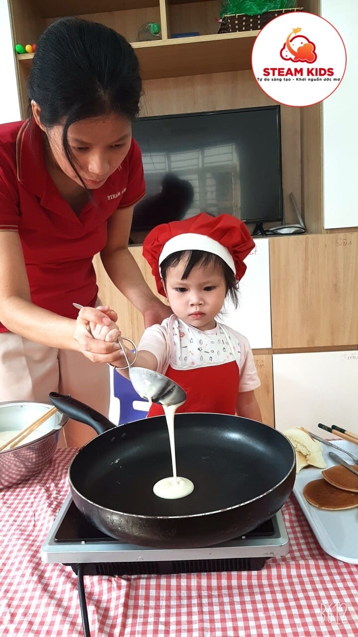 Làm Bánh Rán Doremon Cùng Với Các Bạn Lớp Steam 6 - Trường Mầm Non STEAM KIDS