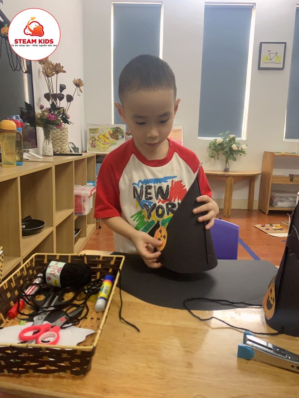Cùng Lớp Steam4 Tạo Hình Chiếc Mũ Halloween - Trường Mầm Non STEAM KIDS