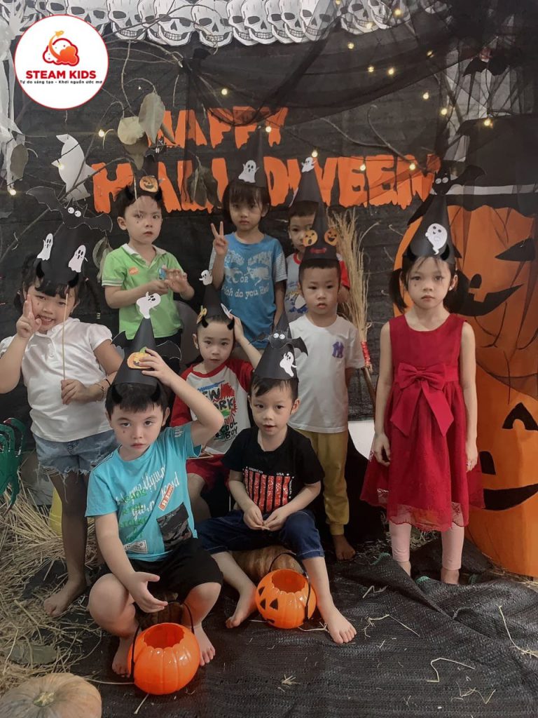 Cùng Lớp Steam4 Tạo Hình Chiếc Mũ Halloween - Trường Mầm Non STEAM KIDS