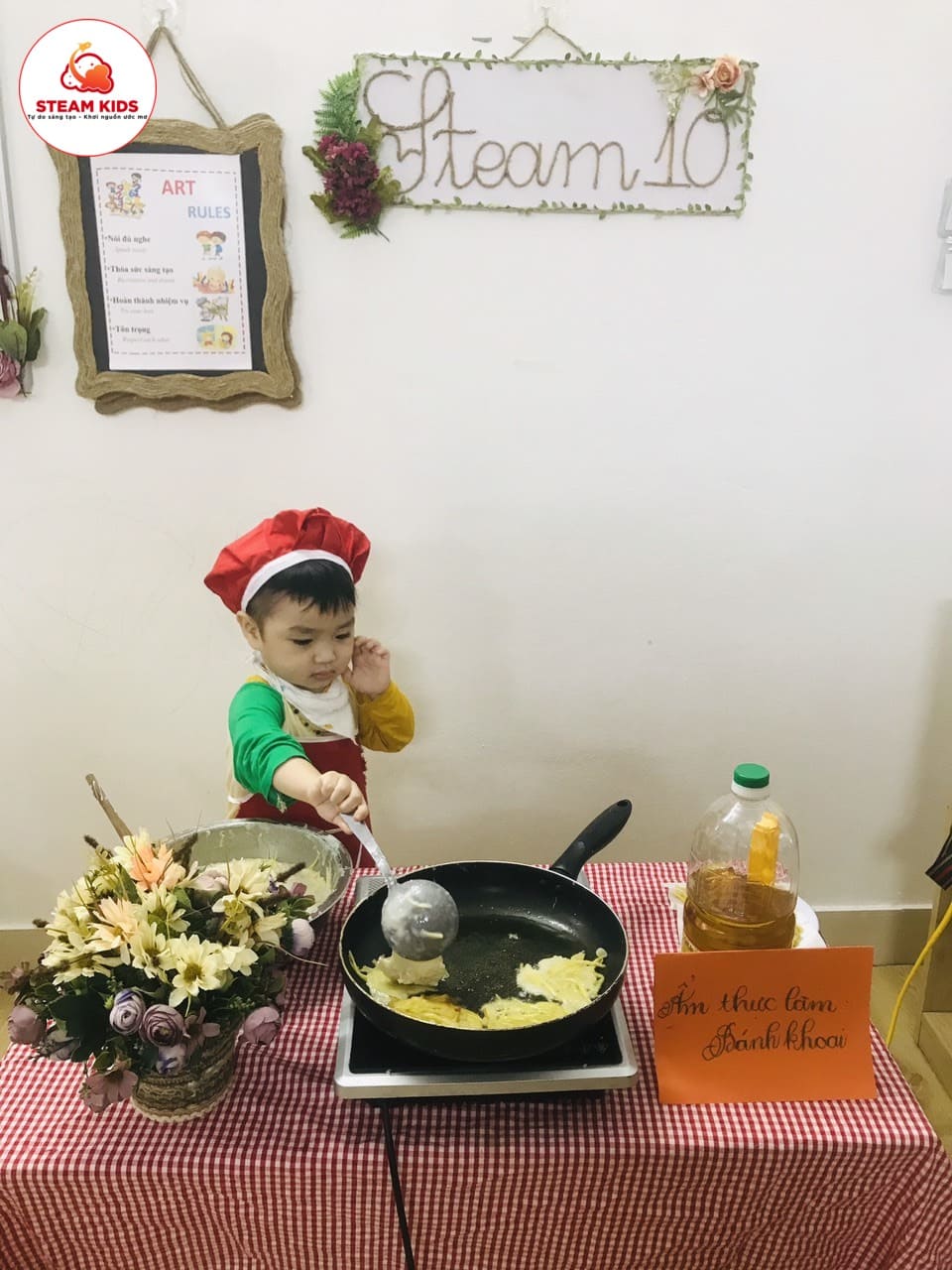 Bé tập Làm Nội Trợ Món Bánh Khoai - Trường Mầm Non STEAM KIDS