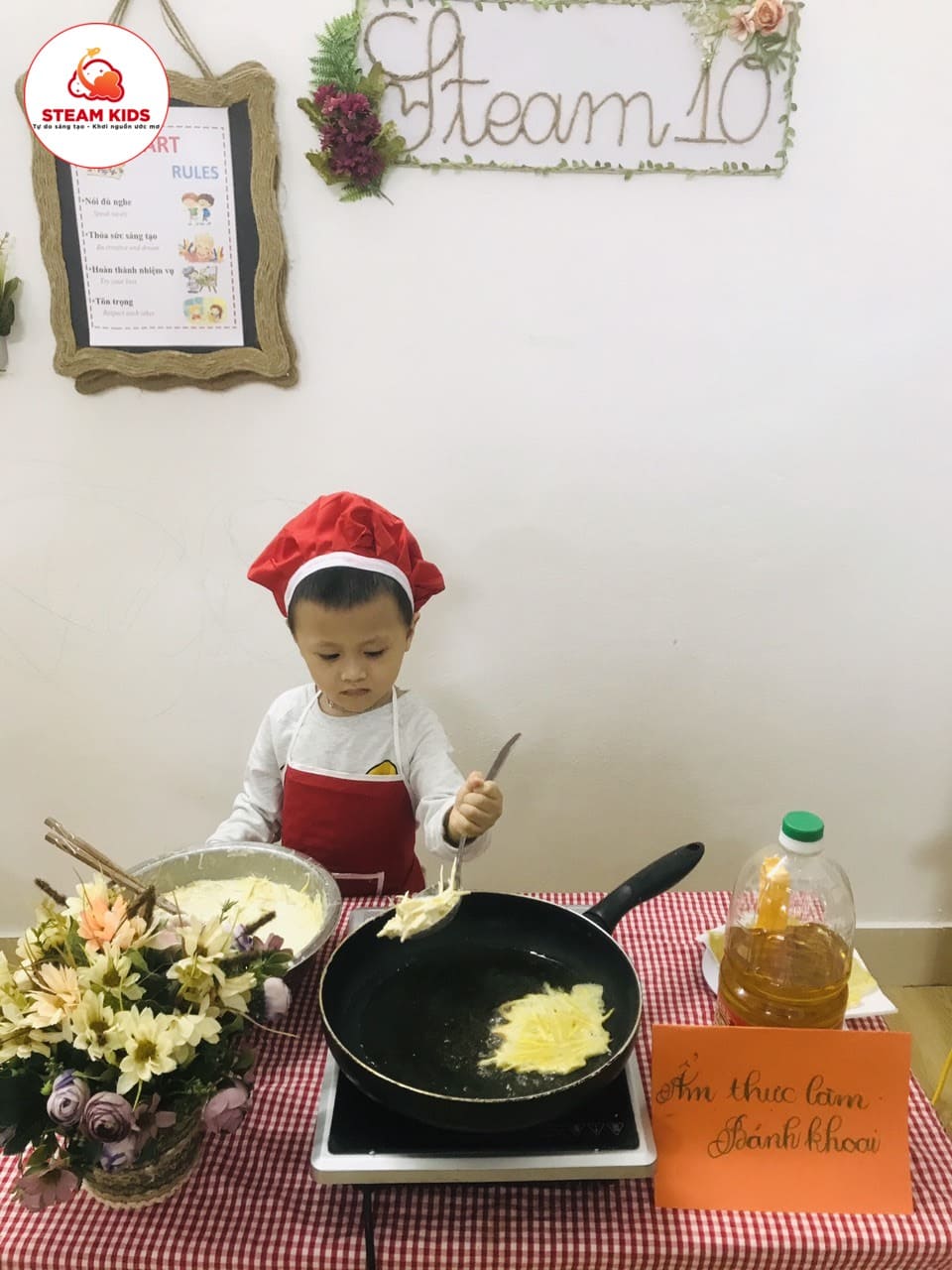 Bé tập Làm Nội Trợ Món Bánh Khoai - Trường Mầm Non STEAM KIDS