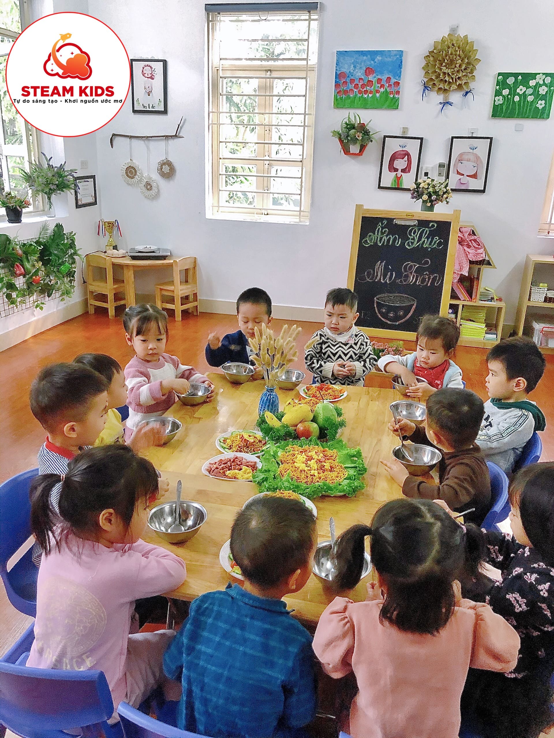 Ẩm Thực: Bé Làm Món Mì Trộn Lớp Steam2 và Steam10 - Trường Mầm Non STEAM KIDS