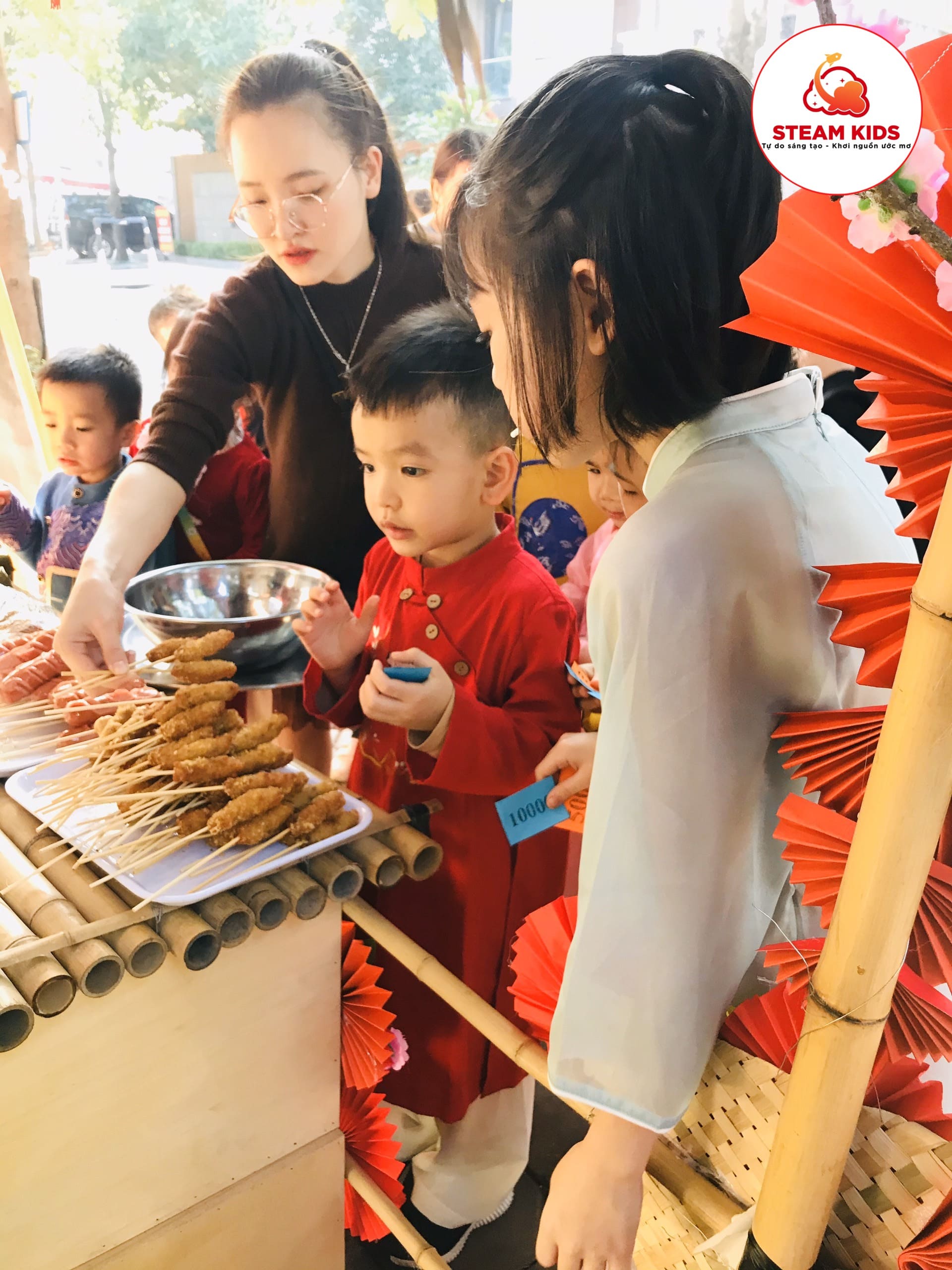 BÉ ĐI CHỢ NGÀY TẾT BÉ ĐI CHỢ NGÀY TẾT - Trường Mầm Non STEAM KIDS