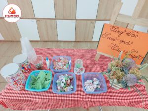 Hoạt Động Sáng Tạo: Bé Làm Quả Cầu Tuyết - Trường Mầm Non STEAM KIDS