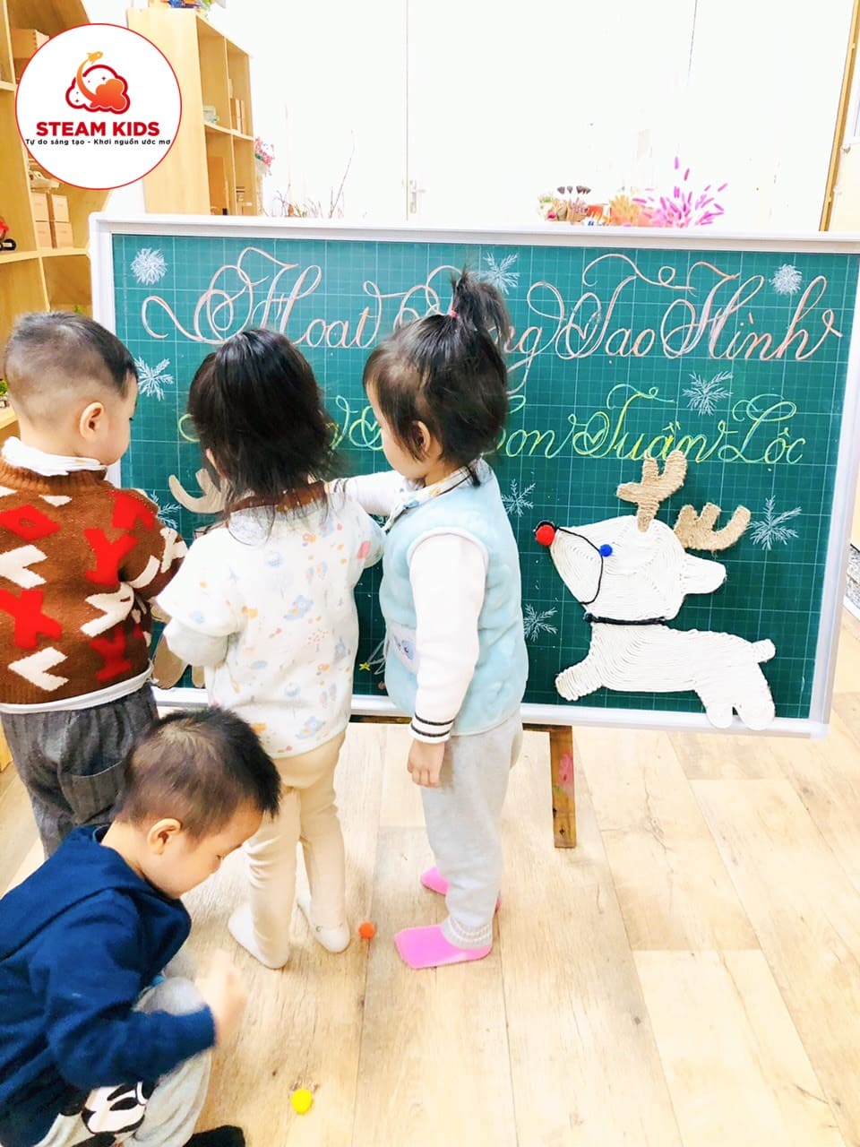 Hoạt Động Tạo Hình: Trang Trí Con Tuần Lộc - Trường Mầm Non STEAM KIDS